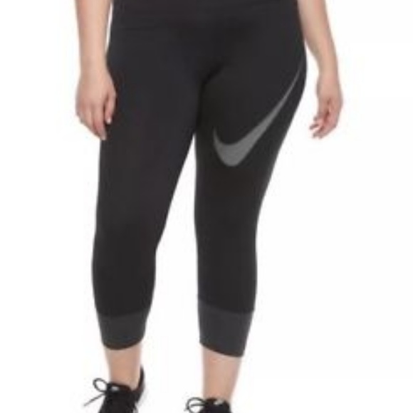 Nike Pants - Nike power essential crops in 1x